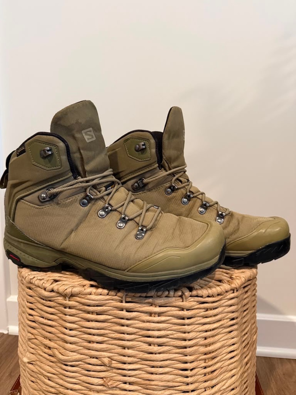 Salomon Men's Olive/Tan Trail Hiking Boots